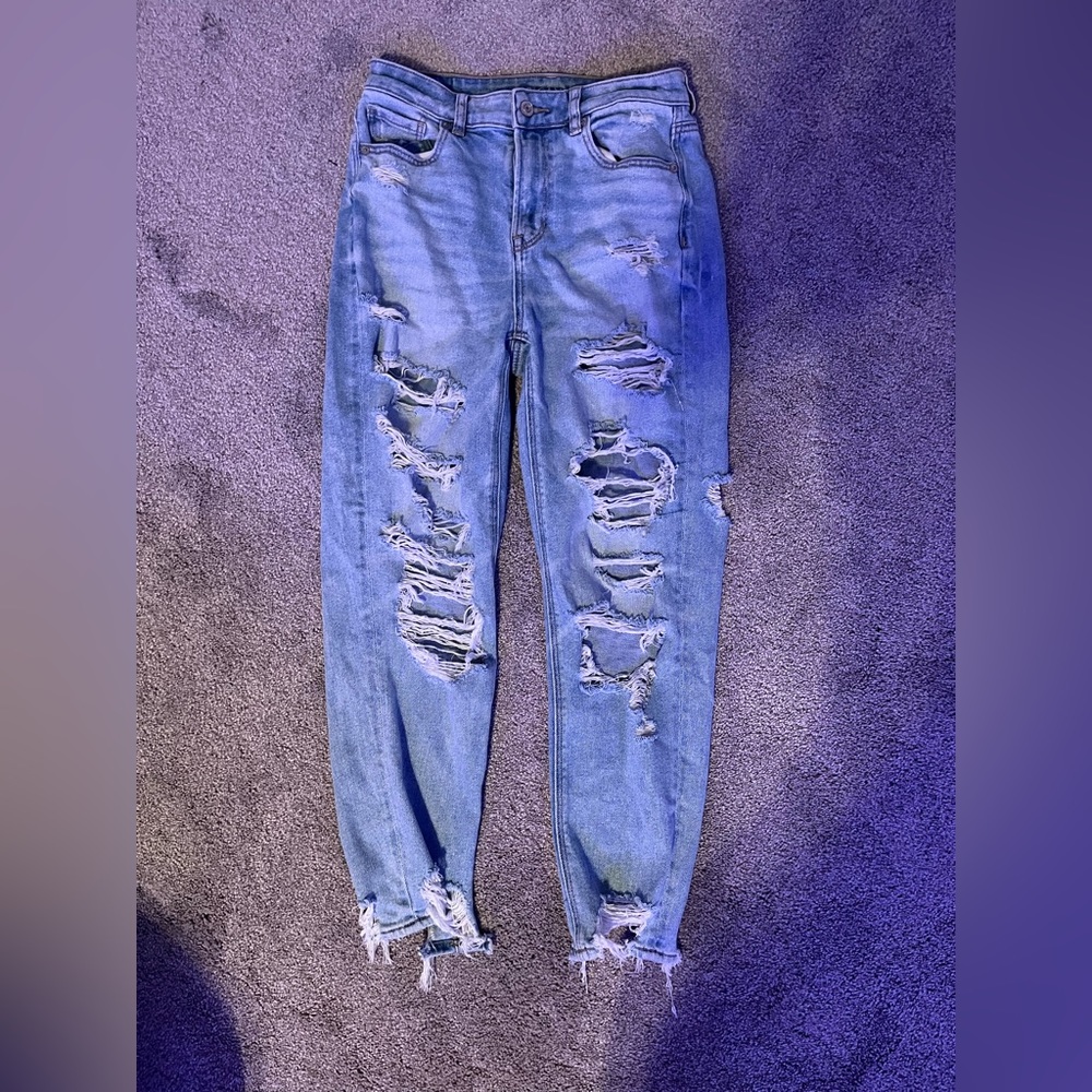 American Eagle Mom Jeans- size 4 short